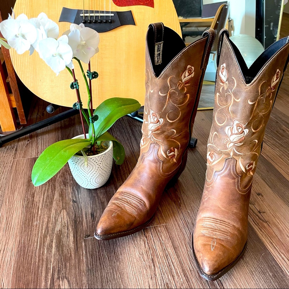 Floral Embroidery Leather Pointy Toe Cowboy Boots